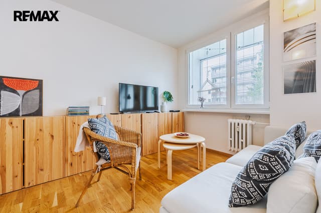 Pronájem bytu 1+kk, 35 m2, Praha
