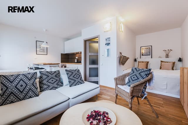 Pronájem bytu 1+kk, 35 m2, Praha