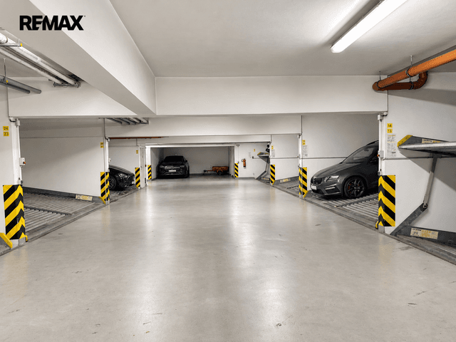 Pronájem garážového stání, 12 m2, Praha