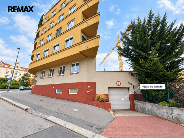 Pronájem garážového stání, 12 m2, Praha