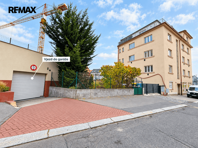 Pronájem garážového stání, 12 m2, Praha