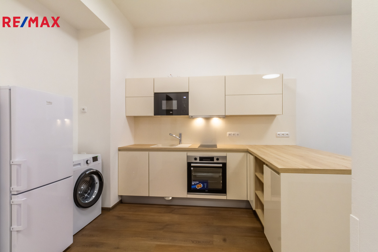 Pronájem bytu 1+kk, 30 m2, Praha