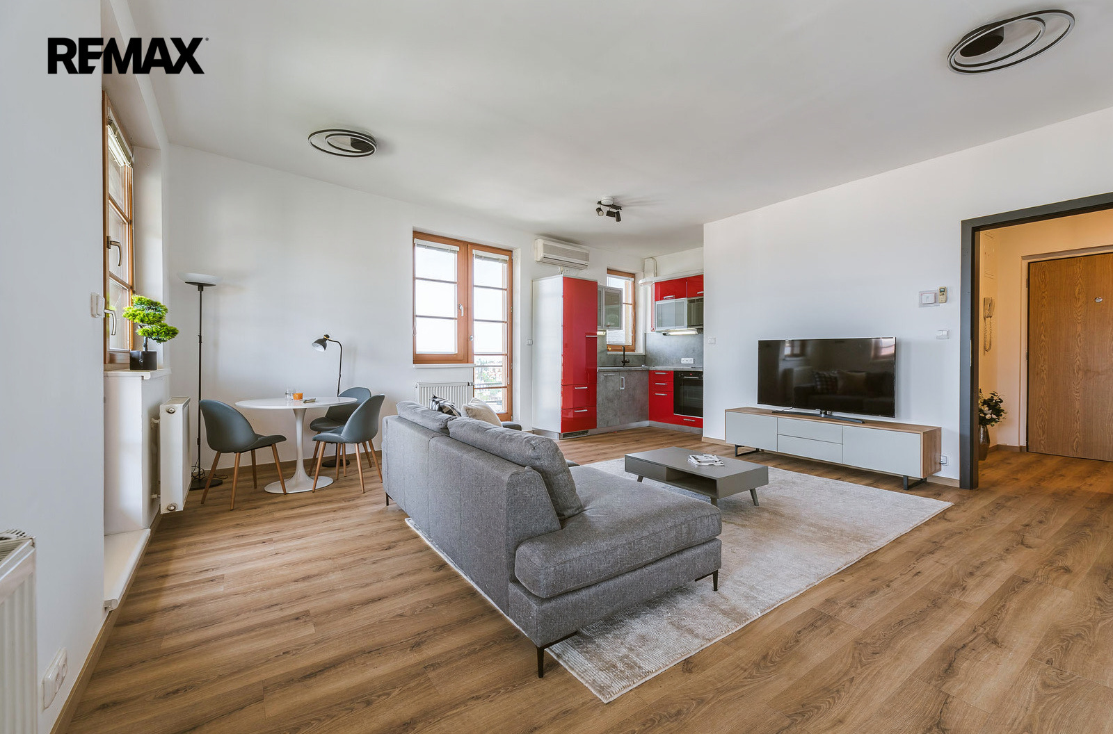 Pronájem bytu 1+kk, 37 m2, Praha