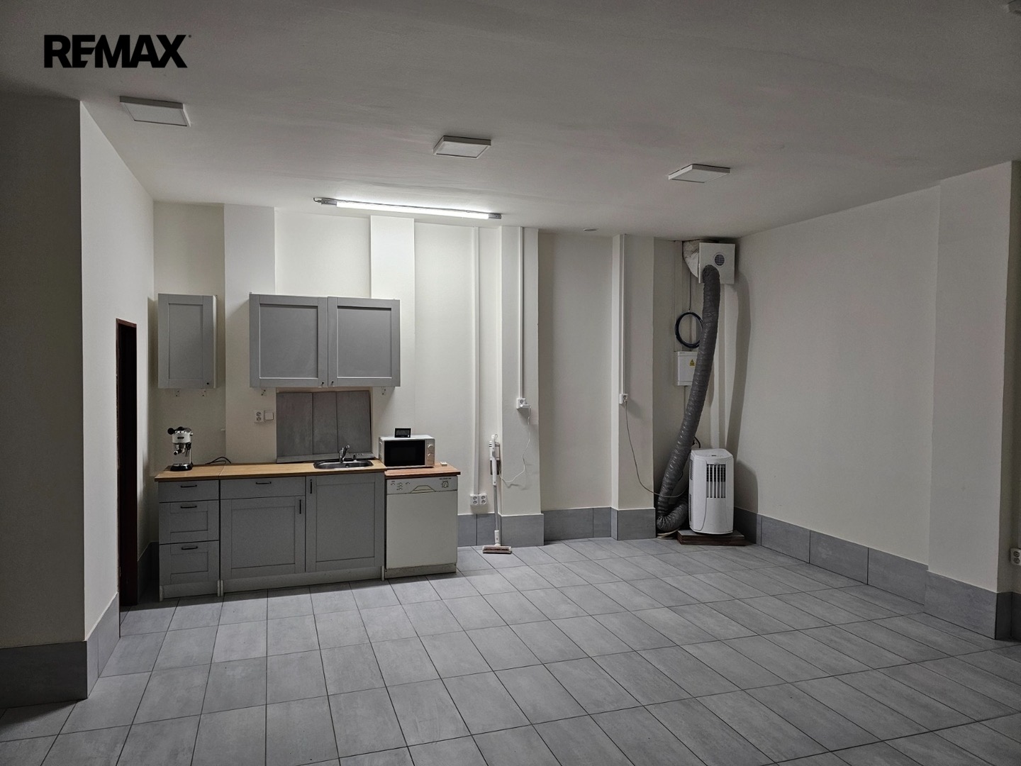Pronájem obchodního prostoru, 50 m2, Praha