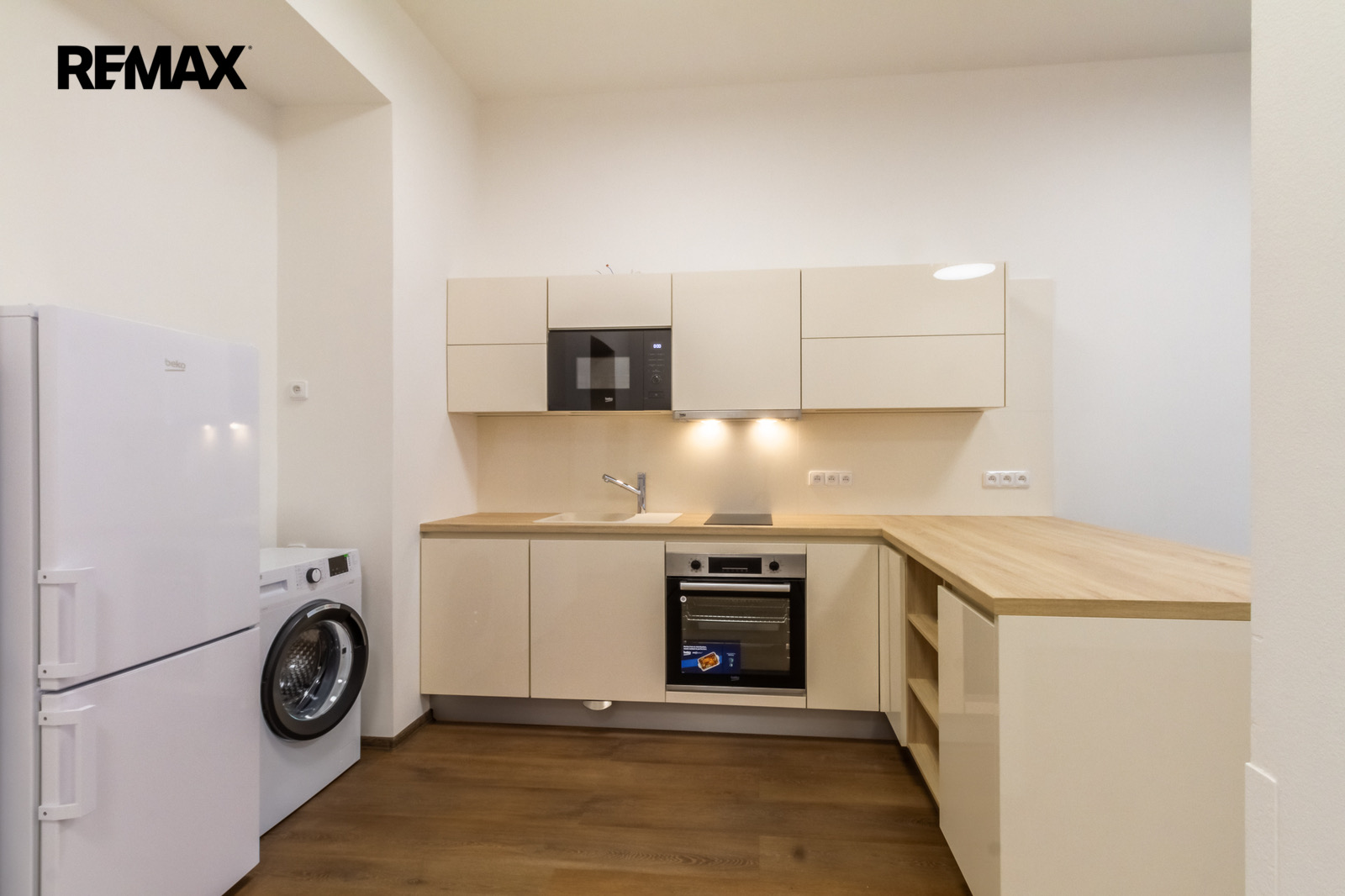 Pronájem bytu 1+kk, 30 m2, Praha