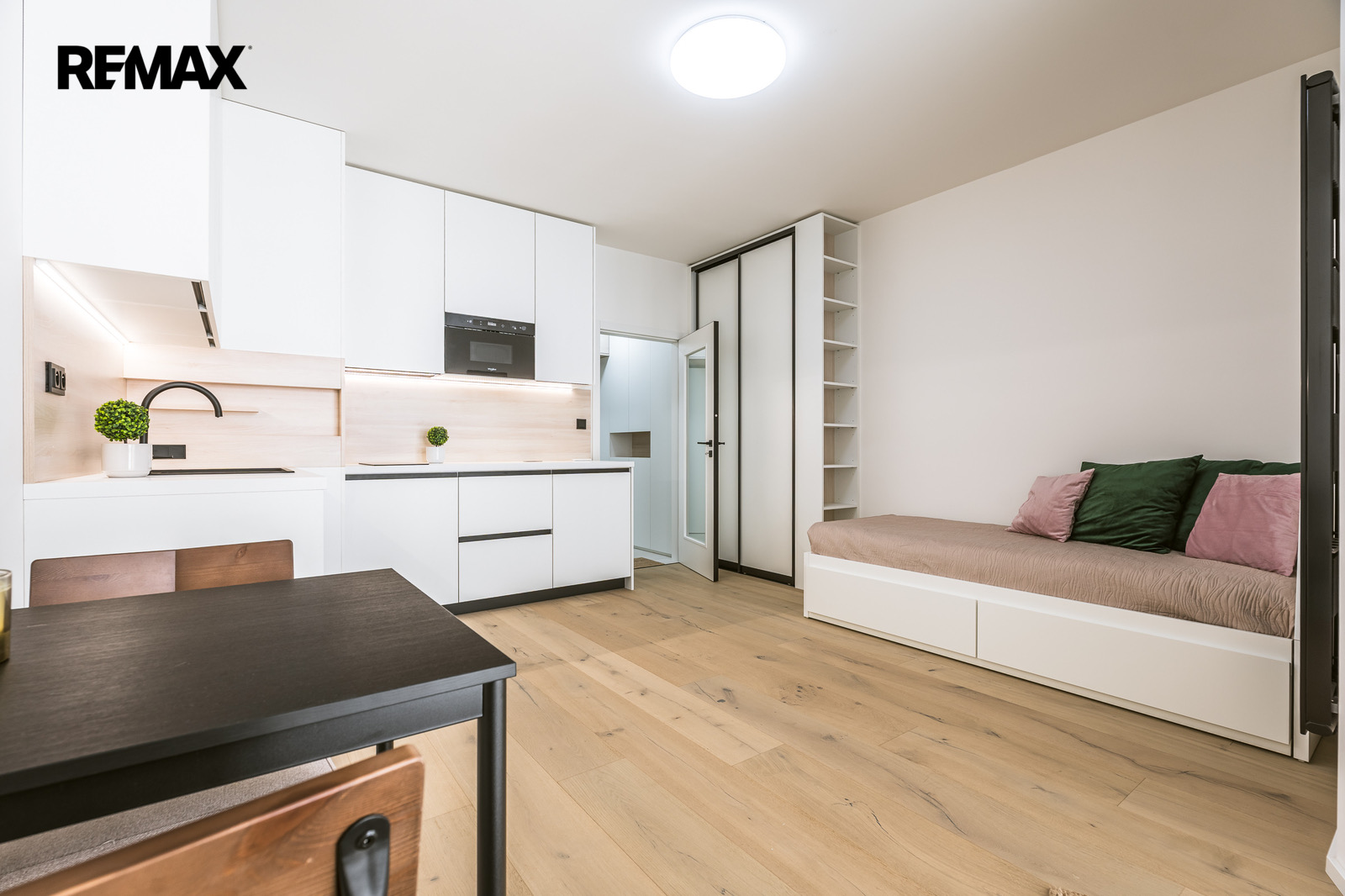 Pronájem bytu 1+kk, 26 m2, Praha